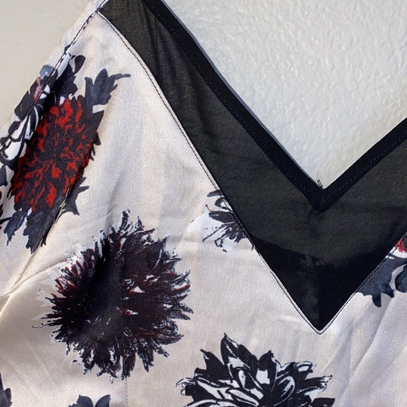 Flower Print Romper - Picture 3 of 3